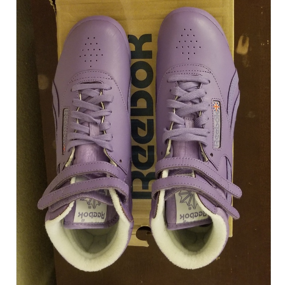 Womens Reebok classic sneakers